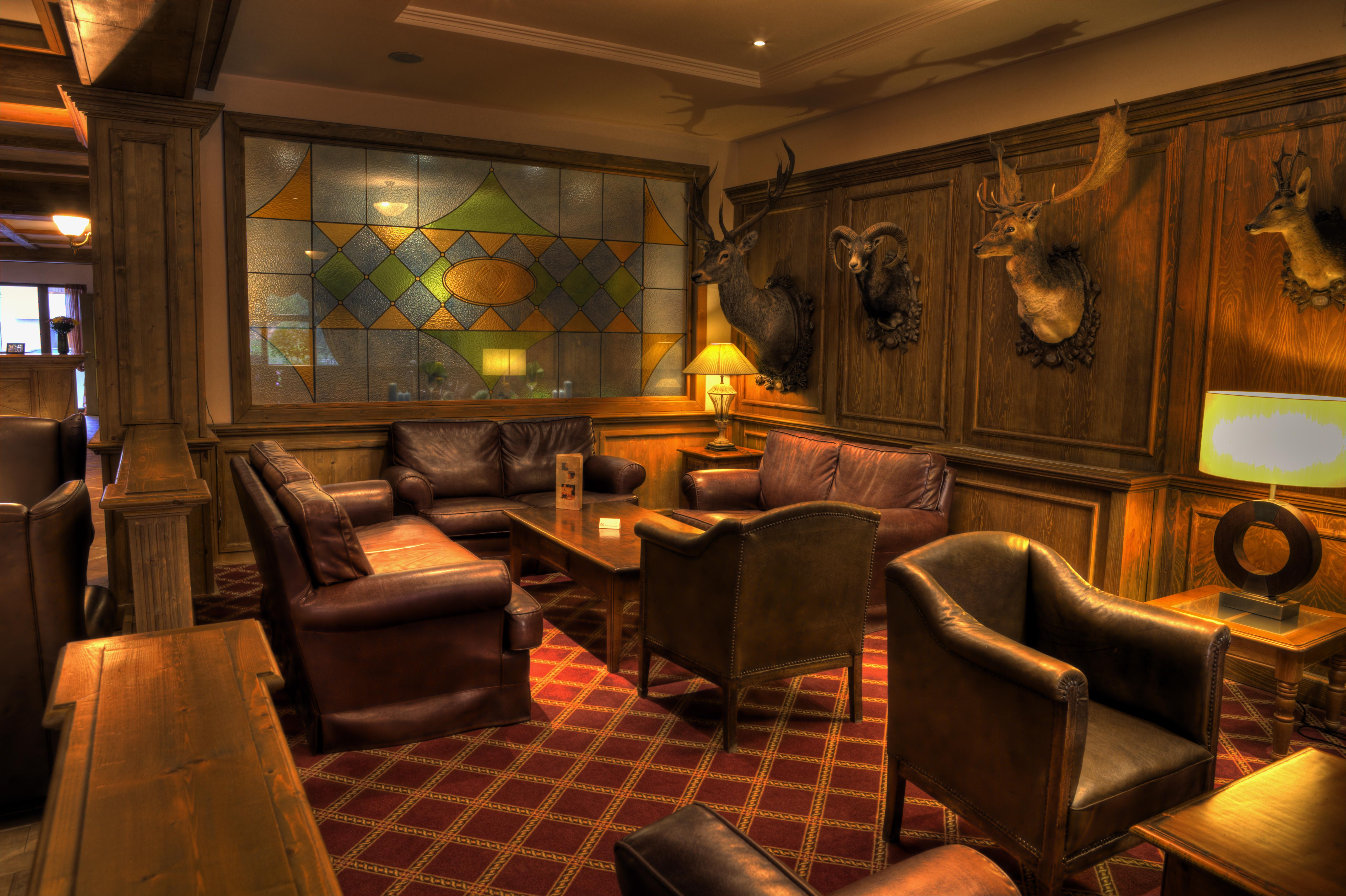 Kempinski Hotel Grand Arena Bansko Luaran gambar The bar at the hotel