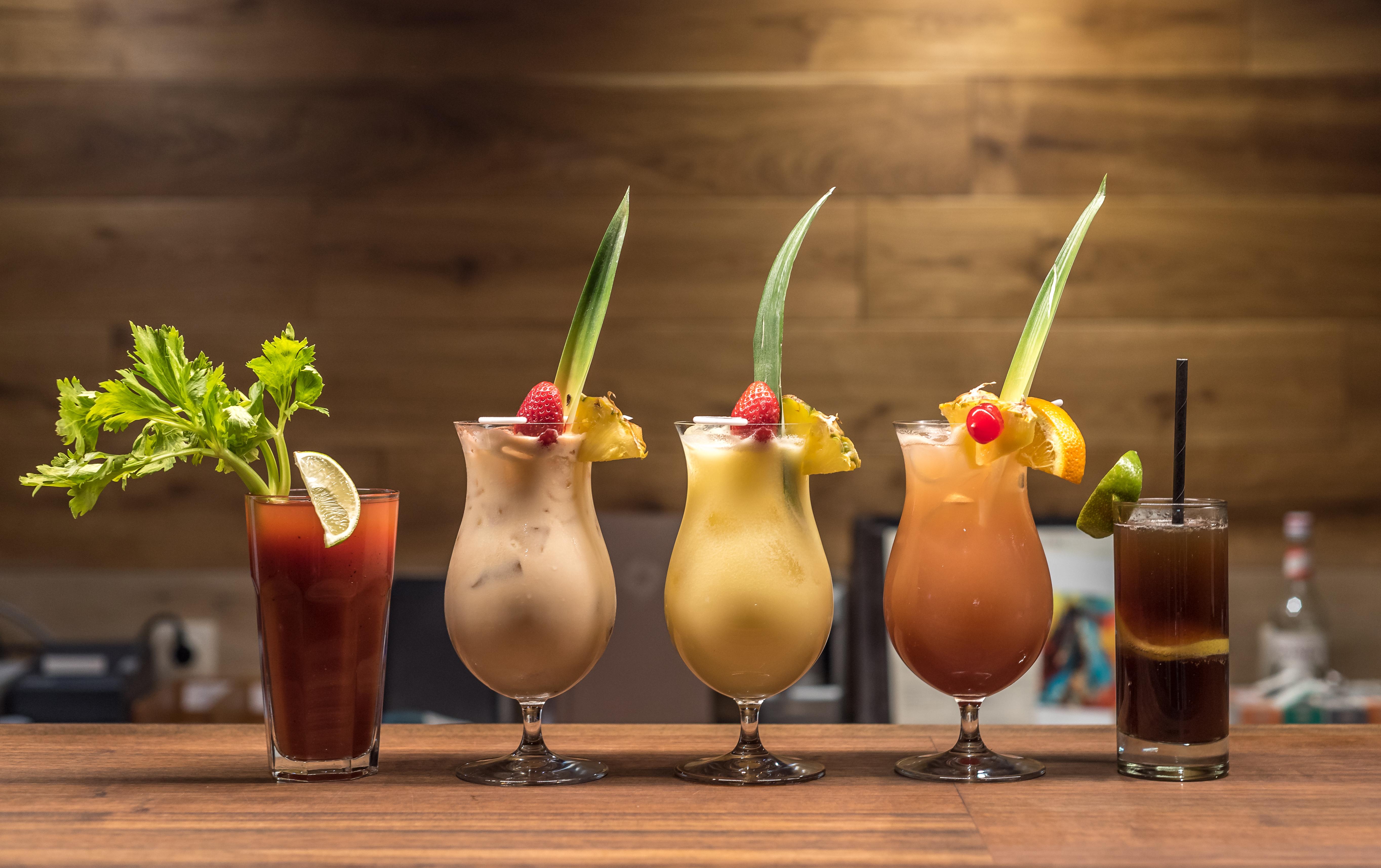 Kempinski Hotel Grand Arena Bansko Luaran gambar A selection of cocktails