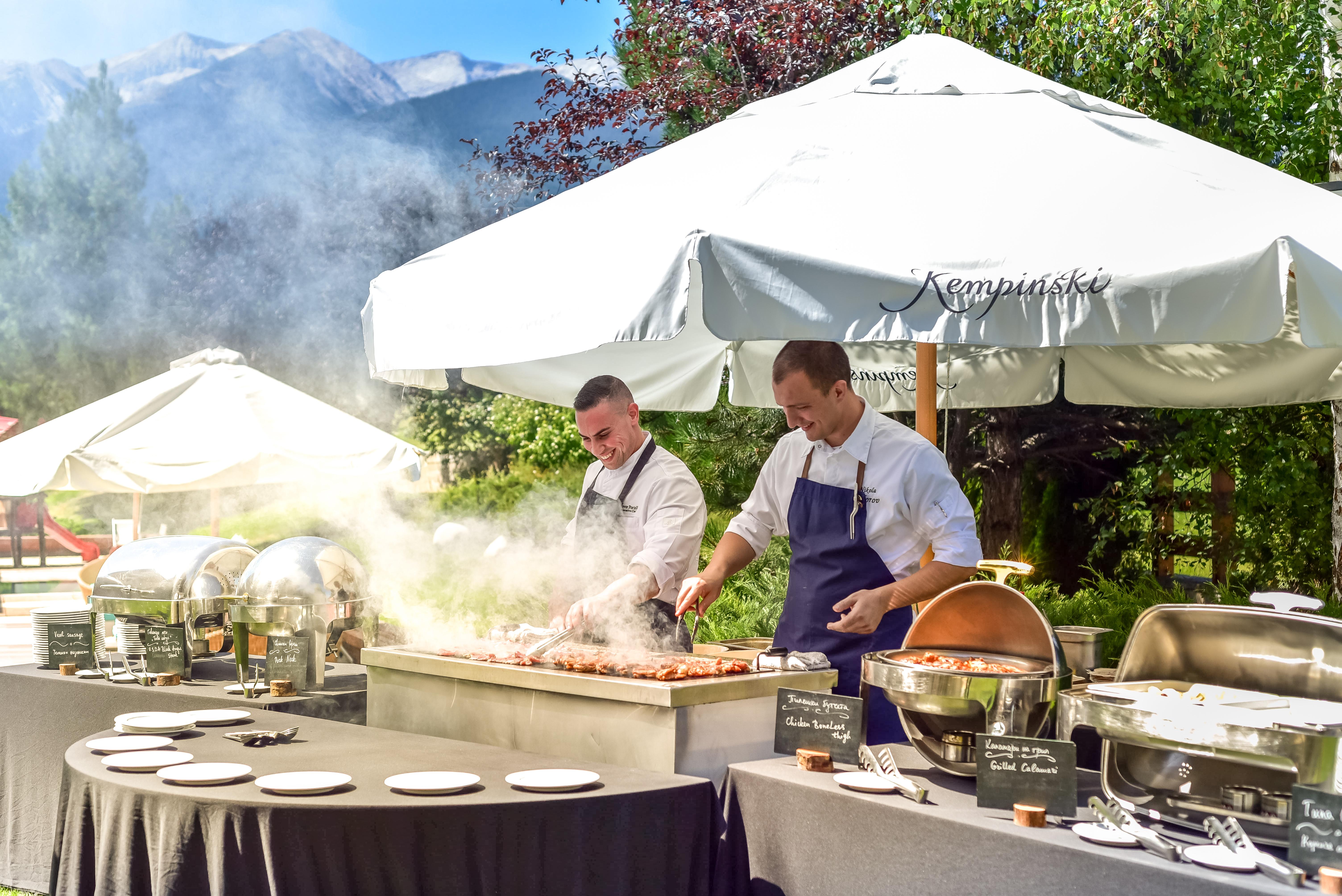 Kempinski Hotel Grand Arena Bansko Luaran gambar Outdoor catering