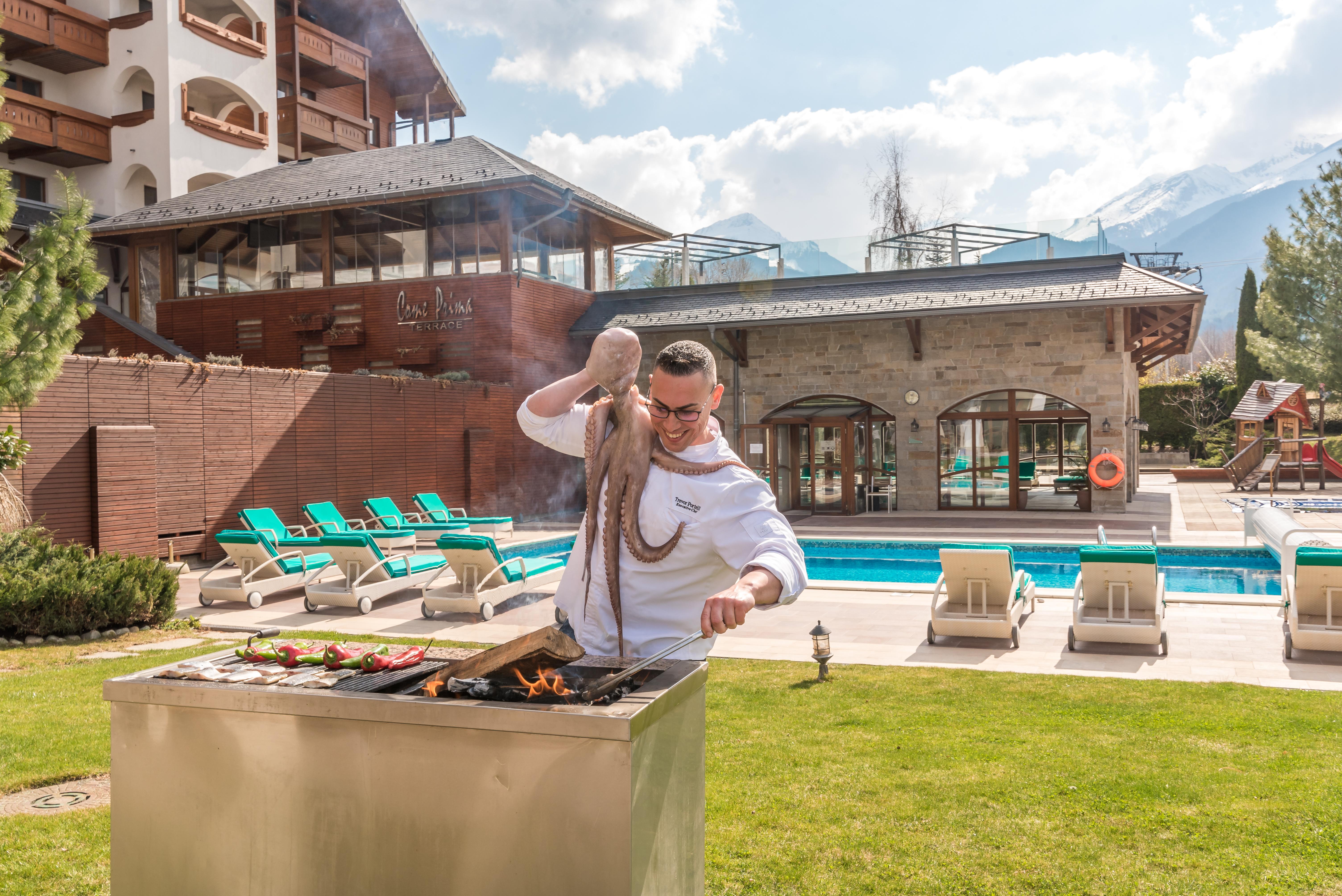 Kempinski Hotel Grand Arena Bansko Luaran gambar The hotel's pool
